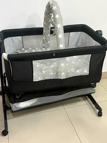 Portable Baby Bassinet with Stars Design