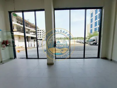 محل تجاري للإيجار في موقع متميز. محل واسع في منطقة حيوية ذات حركة مرور عالية، يتمتع برؤية ممتازة. محل تجاري للإيجار بسعر مناسب.