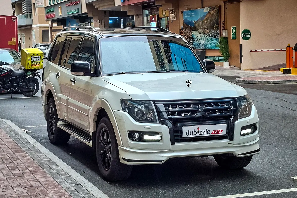 Mitsubishi Pajero 2020 — photo 1 of 14