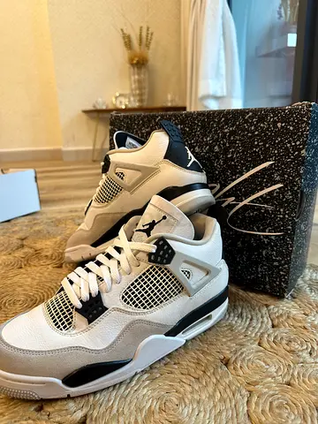 Air Jordan 4 Military Black UK 9 Very Clean With Box