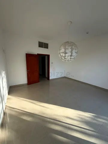 5BHK Corner Villa | Vacant | Direct from Landlord