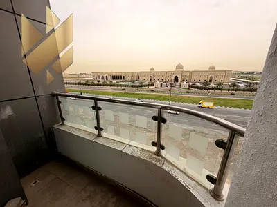 شقة غرفتين وصالة في مويلح الجديدة مناسبة لسكن الشركات والعزاب مع بلكونة وإطلالة مفتوحة وصيانة مجانية حتى 4 دفعات
