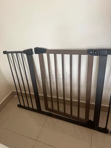 Toddleroo adjustable baby safety gate - good condition