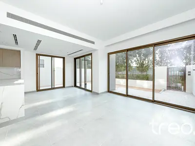 Spacious | End Unit | Modern