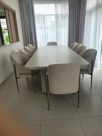 10 Seater table only 2000 DHS