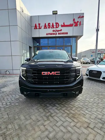 GMC Sierra Elevation 2023 - GCC Specs - Like New