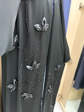 عبايات أنيقة بسعر جد مناسب