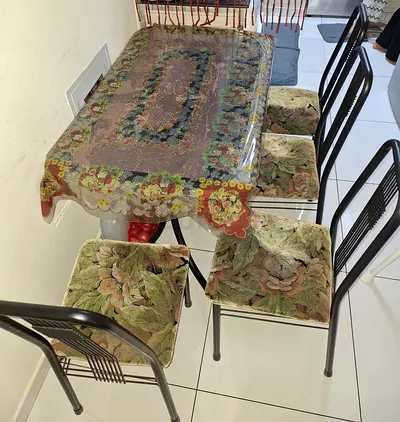 Dining Table for Sale (Table+ 4 Chairs)