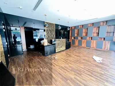 LUXURY SHOP very prime lecation close to park BUSSINES center ready to move only 105k