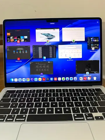 Apple MacBook M2 13-inch with original charger - Zero Scratches