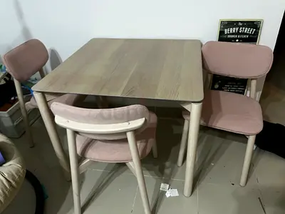 Simple and Stylish Dining Table Set