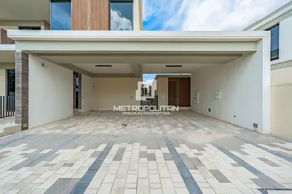 Vacant | Corner| Access to Pool | Prime Location