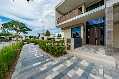 Vacant | Corner| Access to Pool | Prime Location