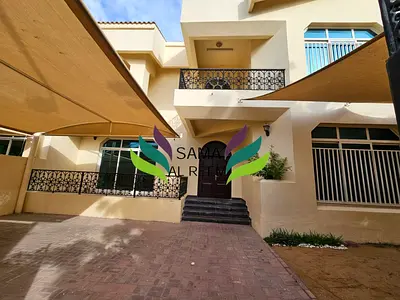 Spacious 4 bed +Maid Villa With Small Garden in Jumeirah 1