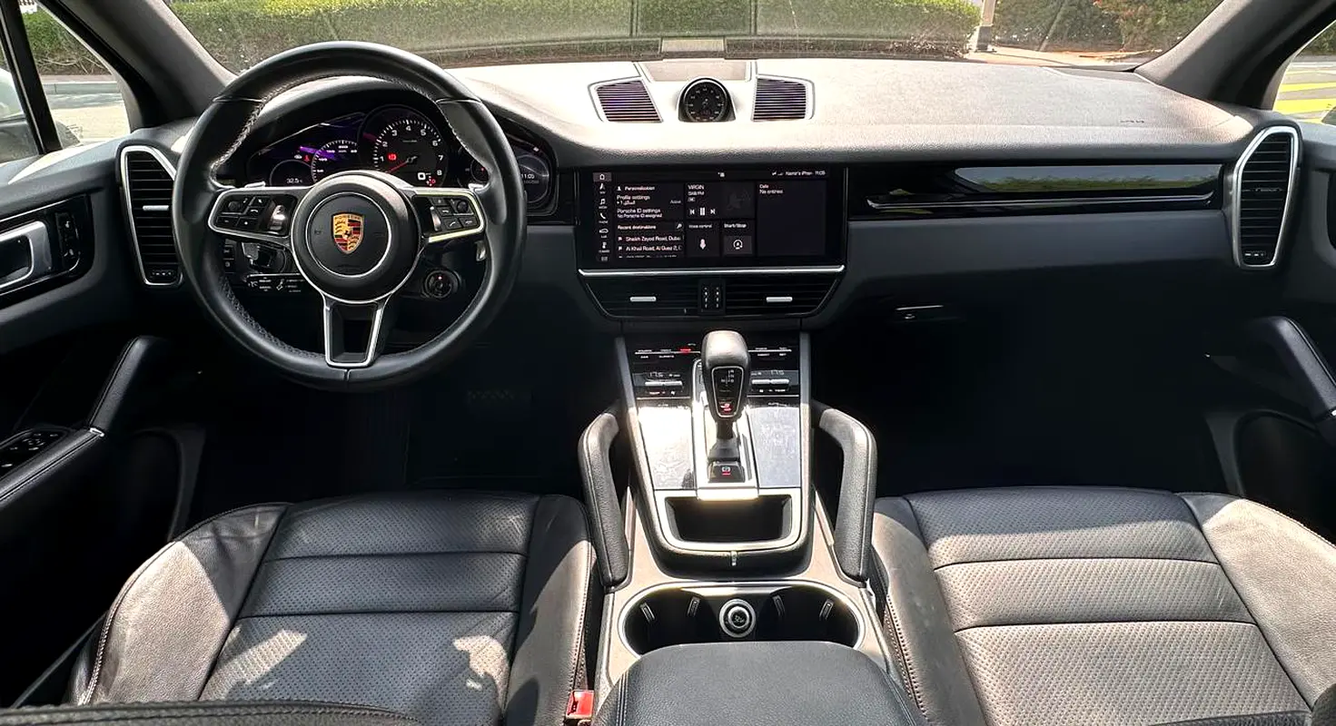 Porsche Cayenne 2018 — photo 1 of 6