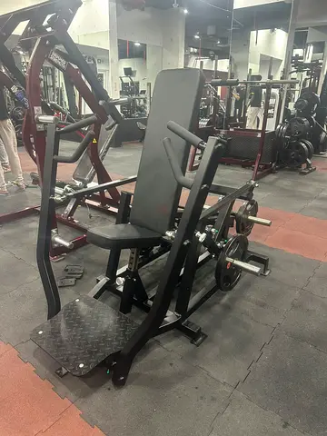 Plate-loaded Seated Chest Press Machine - Good Condition
