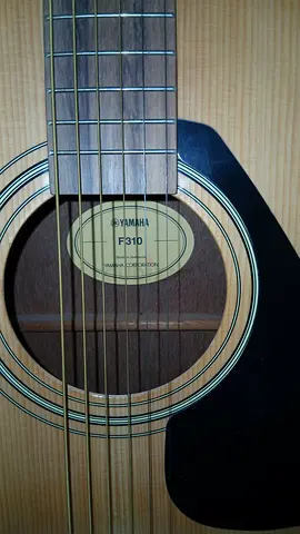 Yamaha guitar F310