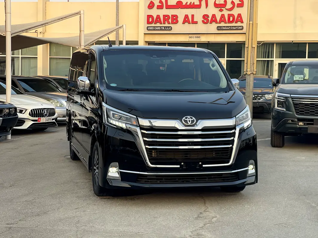 Toyota Granvia 2021 — photo 1 of 20