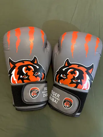Grey  Orange Tiger kick Boxing Gloves — perfect condition 10 oz