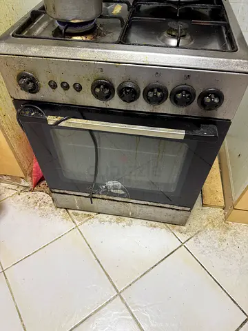 Used stainless steel gas oven with 4-burner hob - needs cleaning