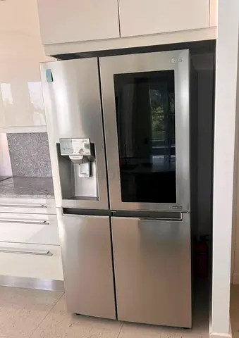 LG-InstaView side-by-side Fridge and Freezer With ice maker Water Dispenser