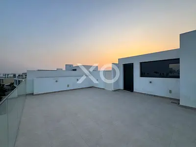 GENUINE LISTING | SINGLE ROW | LANDSCAPED