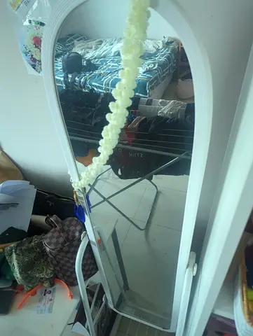 White full-length freestanding mirror (cheval) - good condition Need to go