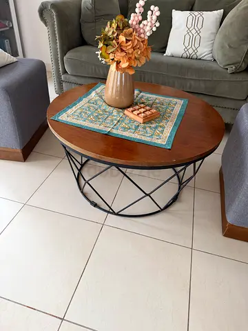 Elegant Round Coffee Table with Stylish Base
