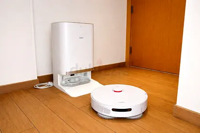 Robot Vacuum Cleaner. Self-emptying. — Excellent Condition — Can deliver to you