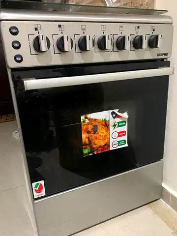 Urgent Selling, stainless steel freestanding gas cooker with oven - working condition.