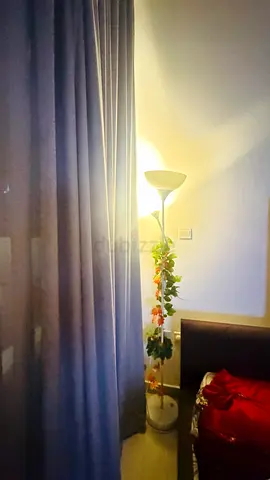 White torchiere floor lamp — working, good condition