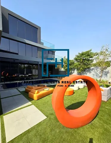 فيلا فورست سيجنتشر من 5 غرف نوم | حمام سباحة خاص ومصعد | جي+2 | سارو – مسار