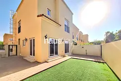 Single Row l Corner Plot l Modern l Landscaped