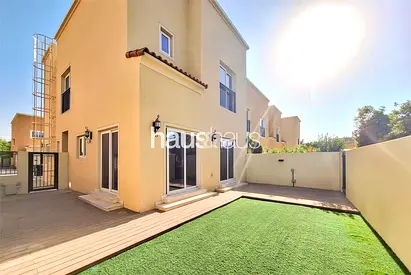 Single Row l Corner Plot l Modern l Landscaped