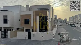 Corner villa, two floors and a roof, with a price including registration and ownership fees, in one