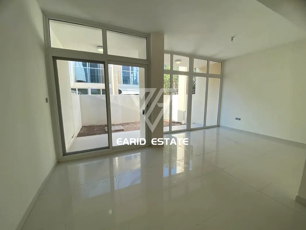 Spacious 3 BR | Vacant | Landscaped Garden