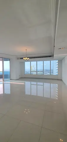 للإيجار شقة 3 غرف نوم ماستر وصالة إطلالة رائعة على بحيرة خالد والبحر في المجاز 3