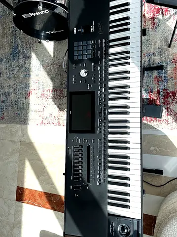 Roland PA5X Oriental Keyboard— Good working condition