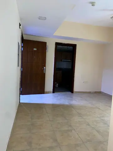 ✨ للإيجار في الشارقة – القاسمية (المحطة) ✨  شقة غرفة وصالة بمساحة مريحة وتصميم عملي، مناسبة للأفراد أو الأزواج الباحثين عن سكن مميز في موقع حيوي.