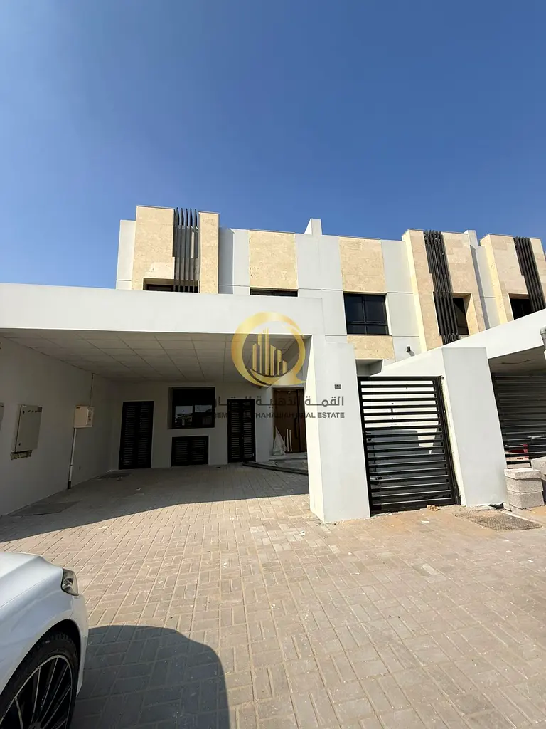 للبيع فيلا في مدينه تلال مساحه 2540 قدم تملك حر لجميع الجنسيات