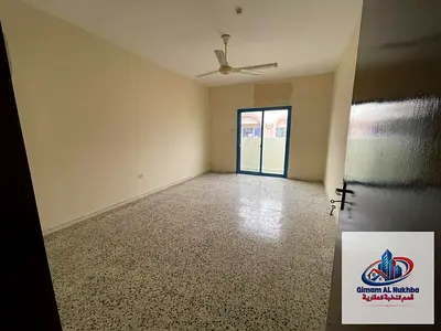 شقة غرفتين وصالة للإيجار في الشويهيين الشارقة مع 2 بلكونة مساحة واسعة موقع حيوي مناسب للعائلات مع إمكانية الدفع على 4 دفعات