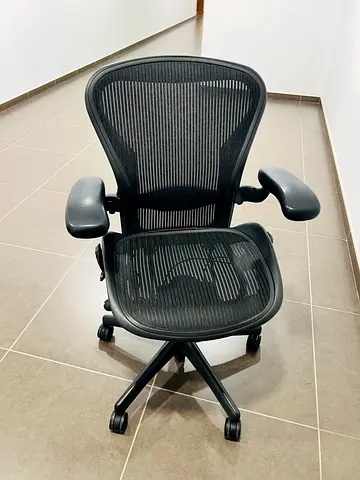 Selling Herman miller Aeron chair size B