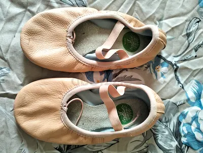 Full Leather kids ballet shoes size 13 in perfect condition