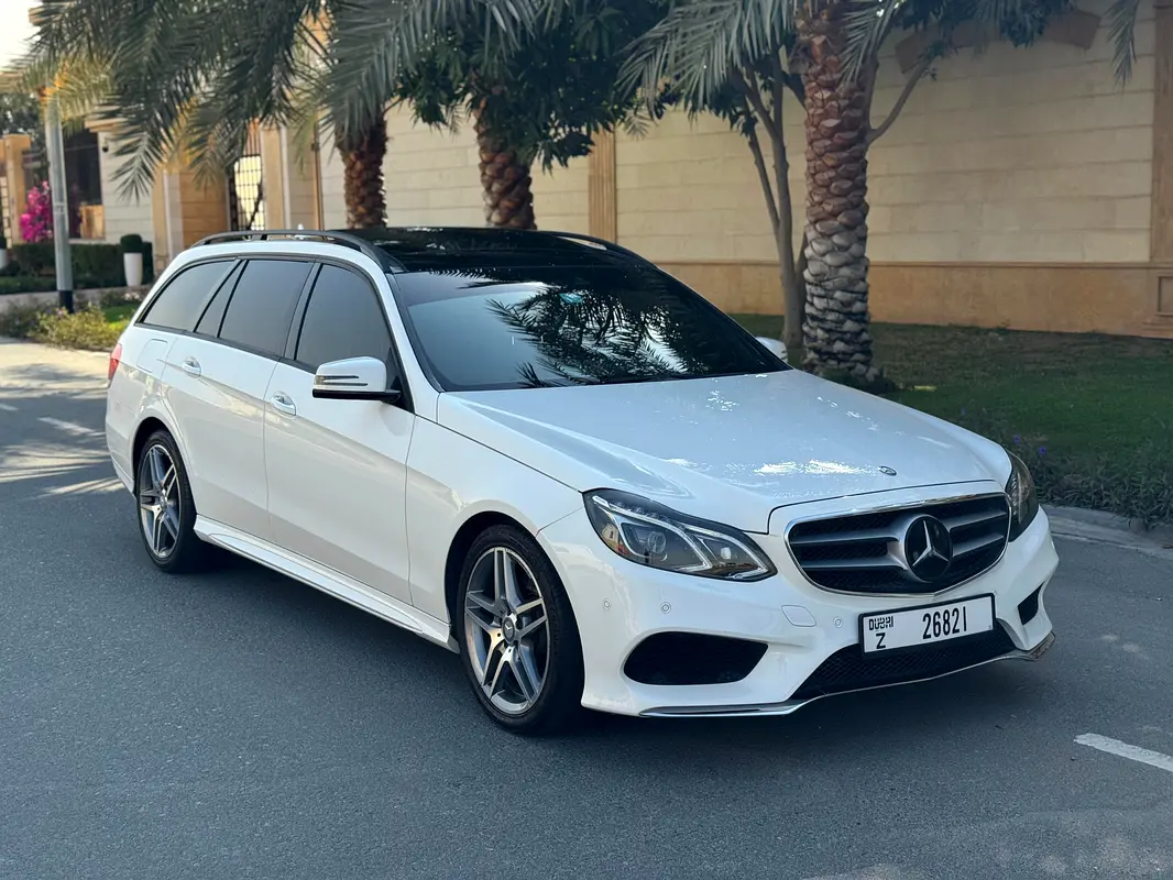 Mercedes-Benz E-Class 2013 — photo 1 of 12