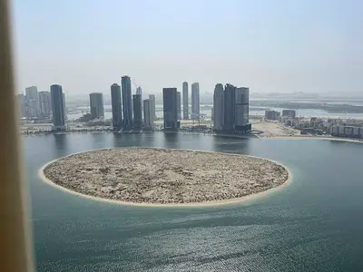 3BR + living, master, balcony, full sea view on Al Mamzar Corniche. Free parking, large kitchen, maid’s room, built-in wardrobes.