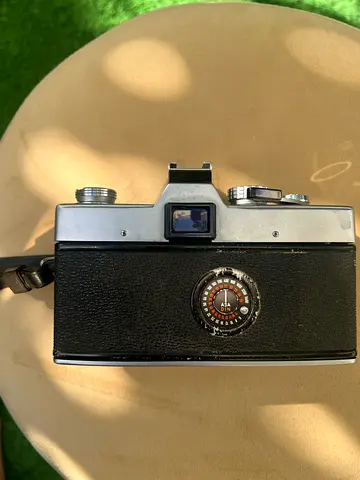 Vintage Minolta Srt 101 35mm SLR film camera (used) - body with strap