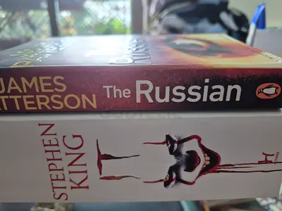 Set of 2 novels - James Patterson The Russian  Stephen King It