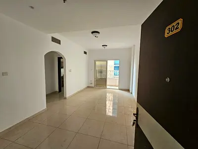 باركن مجاني وبلكون مع أجمل شقة غرفتين وصالة بمساحة واسعة وإطلالة مفتوحة، في موقع مميز وسعر مناسب جدًا.