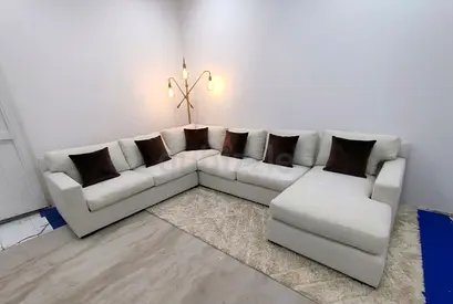 Crate and barrel beige color 6 seater Ushape sofa