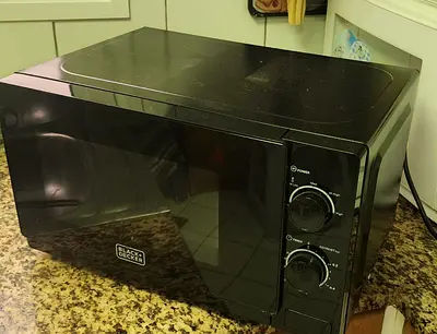 Black  Decker Compact Microwave Oven – Good Working Condition